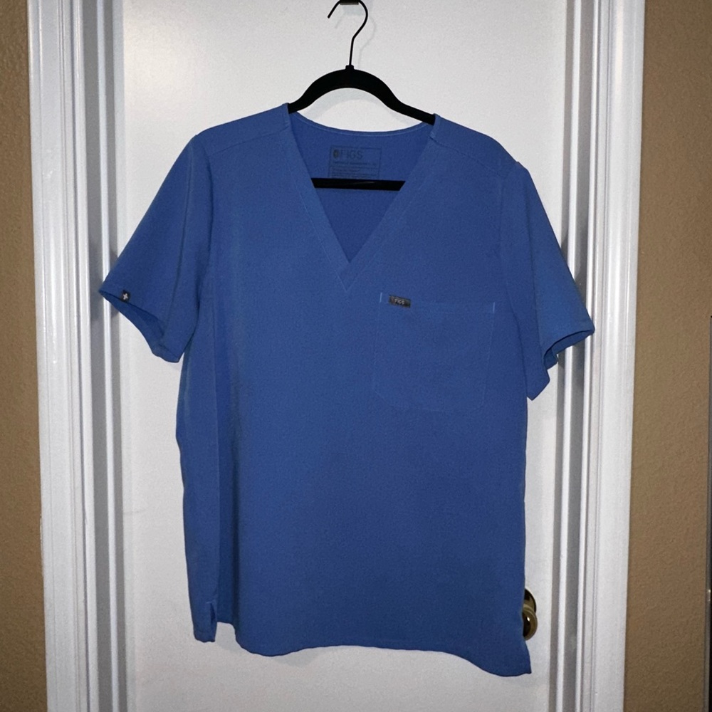 Figs scrub top